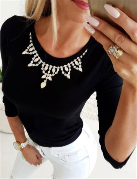 Καθημερινή γυναικεία μπλούζα με ωοειδές ντεκολτέ και μαύρες πέτρες