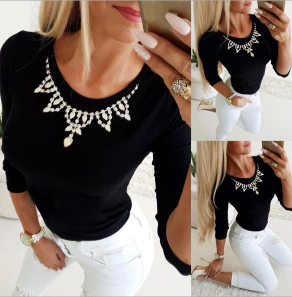 Καθημερινή γυναικεία μπλούζα με ωοειδές ντεκολτέ και μαύρες πέτρες