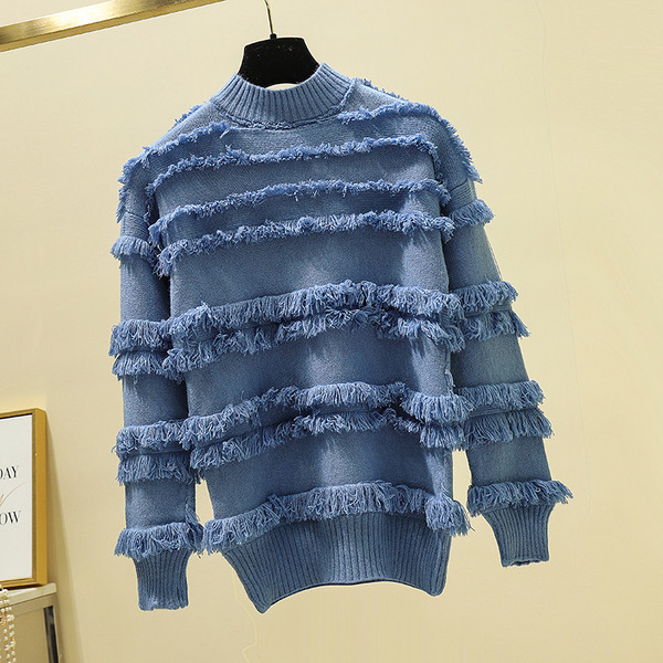 Γυναικείο πουλόβερ με υψηλό γιακά και κρόσσια με μπλε χρώμα