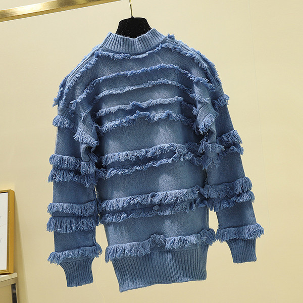 Γυναικείο πουλόβερ με υψηλό γιακά και κρόσσια με μπλε χρώμα