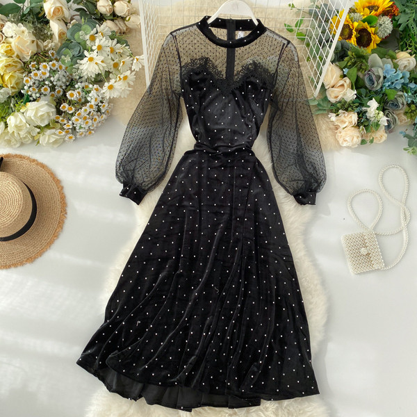 Rochie de dama moderna cu puncte de catifea in negru