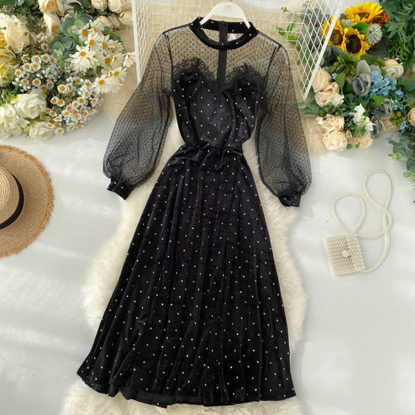 Rochie de dama moderna cu puncte de catifea in negru