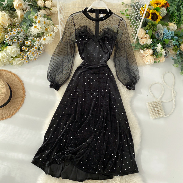 Rochie de dama moderna cu puncte de catifea in negru