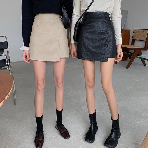 Fusta scurta asimetrica cu talie inalta din imitatie de piele in trei culori