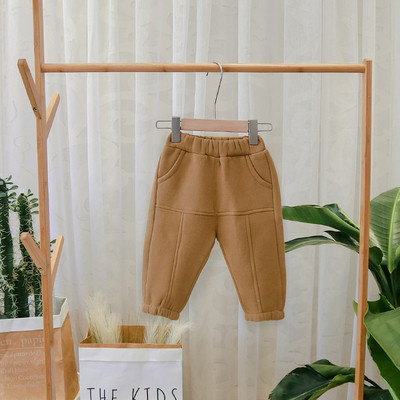 Μοντέρνο παιδικό αθλητικό παντελόνι για αγόρια σε μαύρο, πράσινο και καφέ χρώμα