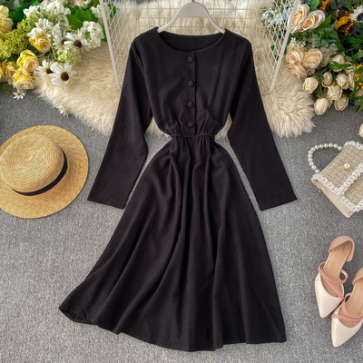 Γυναικείο φόρεμα με κουμπιά και λαιμόκοψη