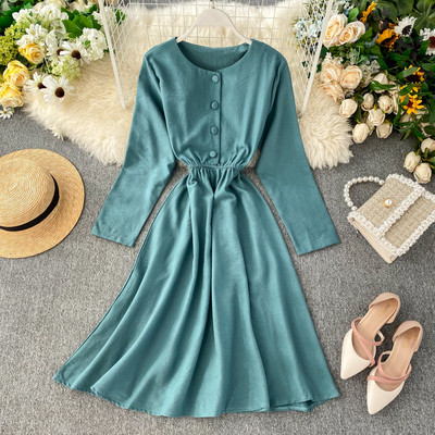 Γυναικείο φόρεμα με κουμπιά και λαιμόκοψη