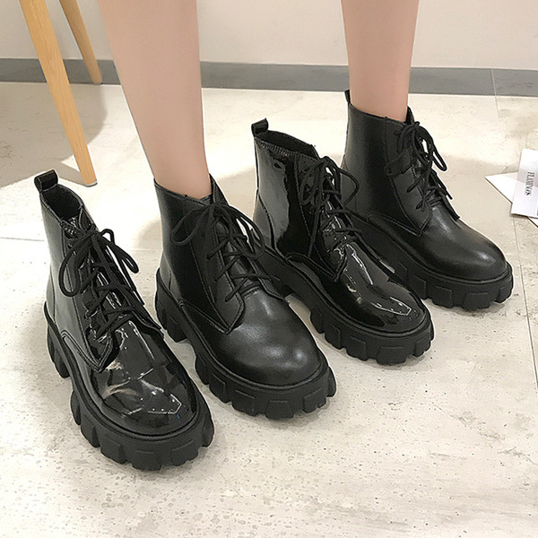 Γυναικείες μοντέρνες μπότες με ψηλή πλατφόρμα και με κορδόνια - δύο μοντέλα