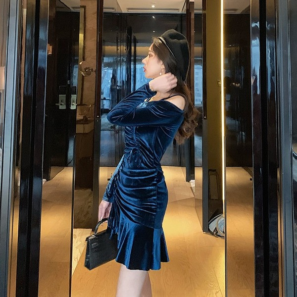 Stílusos női bársonyruha, nyakkendővel és hosszú ujjal