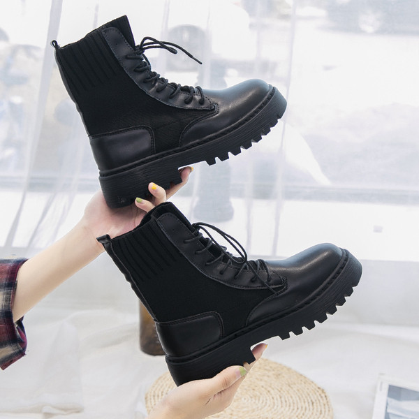 Cizme casual de dama cu talpa inalta si sireturi de culoare neagra