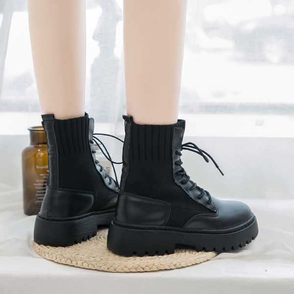 Cizme casual de dama cu talpa inalta si sireturi de culoare neagra