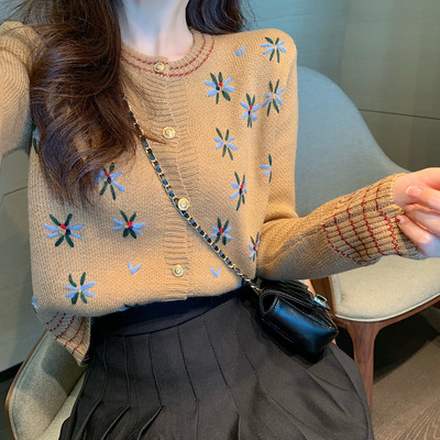 Cardigan modern de dama cu broderie si nasturi