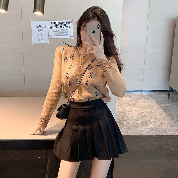 Cardigan modern de dama cu broderie si nasturi