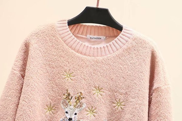 Μοντέρνο γυναικείο πουλόβερ με O-neck και κεντήματα σε ροζ χρώμα