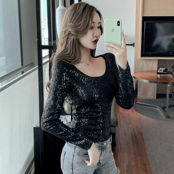 Γυναικεία μπλούζα με πούλιες σε μαύρο και ασημί χρώμα