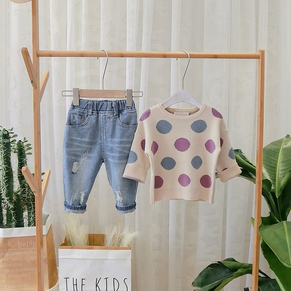 Μοντέρνο γυναικείο πουλόβερ για αγόρια σε μπεζ χρώμα