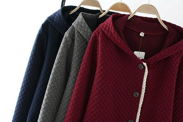 Modern női hosszú kabát kapucnival és gombokkal, három színben