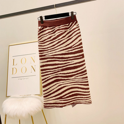 Modern női szoknya magas derékkal, állatmintával két színben