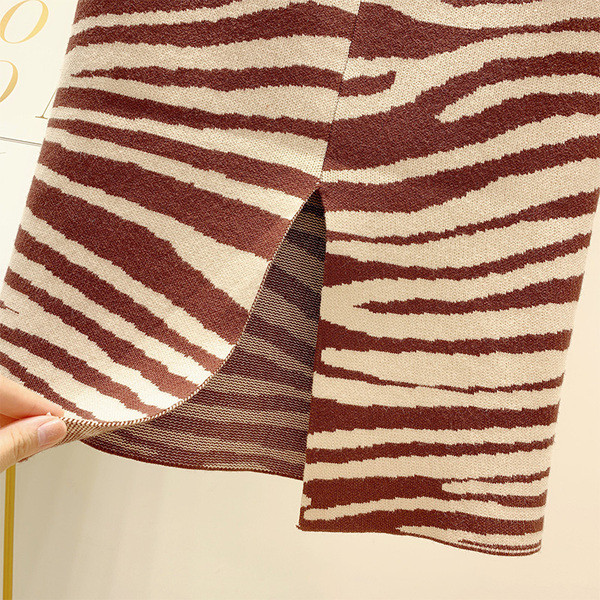 Modern női szoknya magas derékkal, állatmintával két színben