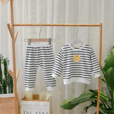 Set pentru copii model in dungi din doua parti in gri si alb