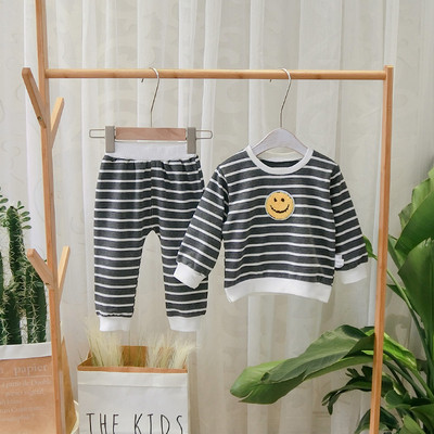 Set pentru copii model in dungi din doua parti in gri si alb