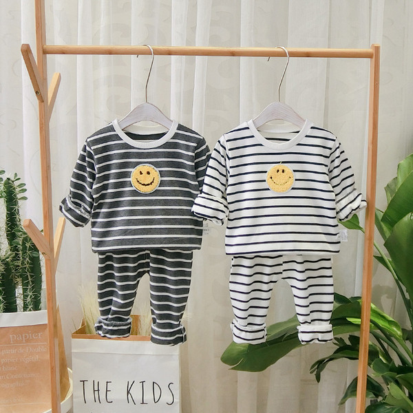 Set pentru copii model in dungi din doua parti in gri si alb