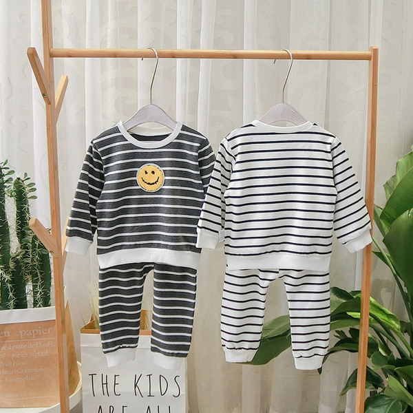 Set pentru copii model in dungi din doua parti in gri si alb