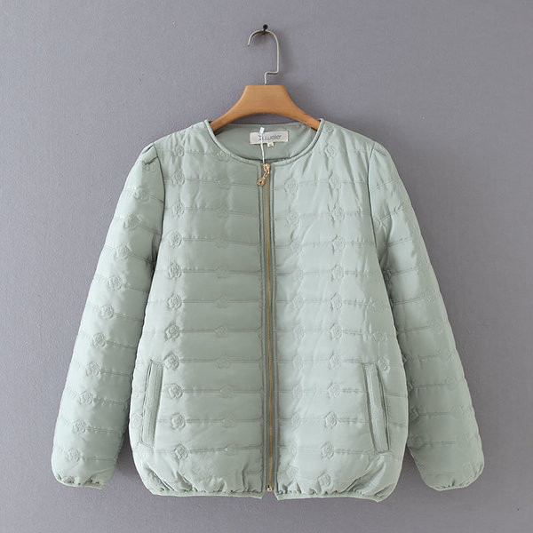 Geaca de iarna scurta de dama moderna cu buzunare si fermoar in patru culori