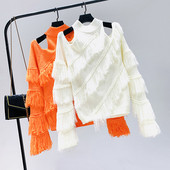 Μοντέρνο γυναικείο πουλόβερ με γυμνά ώμους και κρόσσια σε διάφορα χρώματα