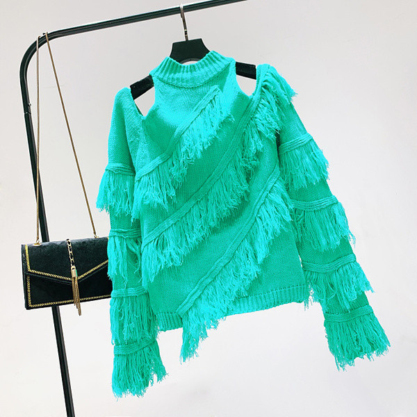 Μοντέρνο γυναικείο πουλόβερ με γυμνά ώμους και κρόσσια σε διάφορα χρώματα