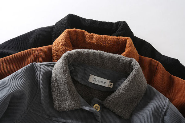 Palton scurt de dama zilnic cu buzunare si nasturi in trei culori