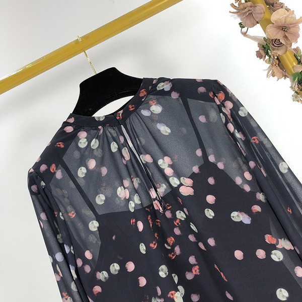 Bluză de damă din șifon cu model negru și cu model