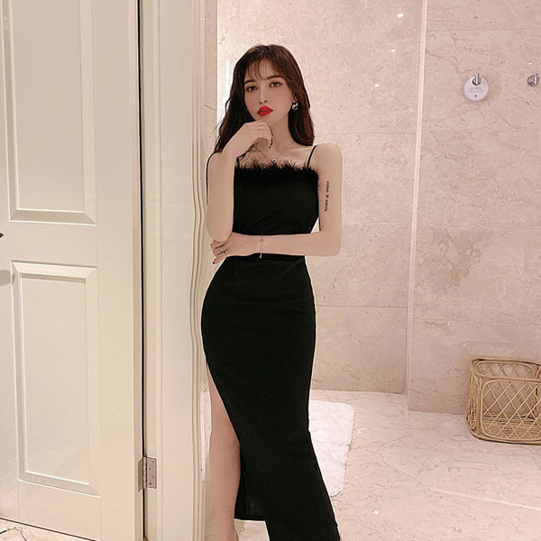 Μοντέρνο γυναικείο μακρύ φόρεμα με σχισμή σε μαύρο χρώμα