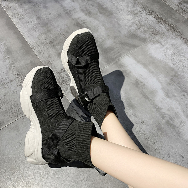 Női modern zokni típusú zokni fekete és bézs színben