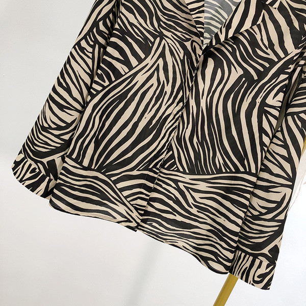 Camasa de dama model clasic cu animal print