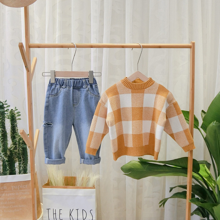 Pulover in carouri pentru copii model nou pentru baieti cu decolteu O in albastru si galben