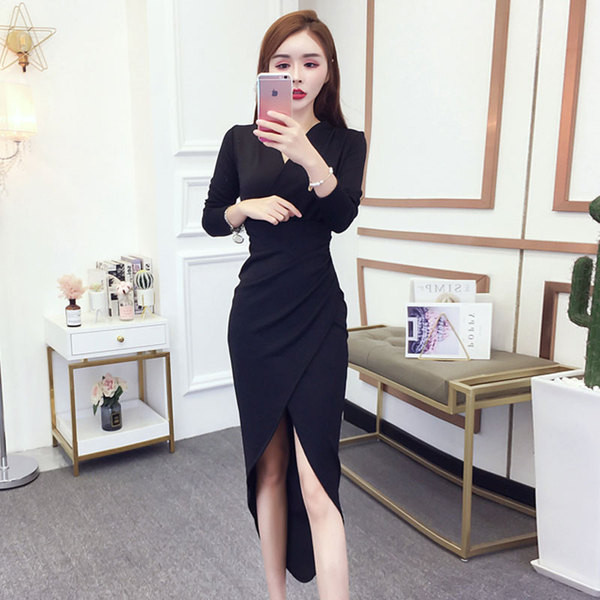 Stílusos női ruha aszimmetrikus modell V-nyakkal, négy színben