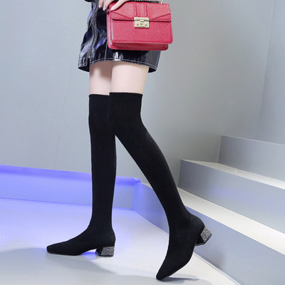 Modern női csizma vastag sarkú szürke és fekete színben