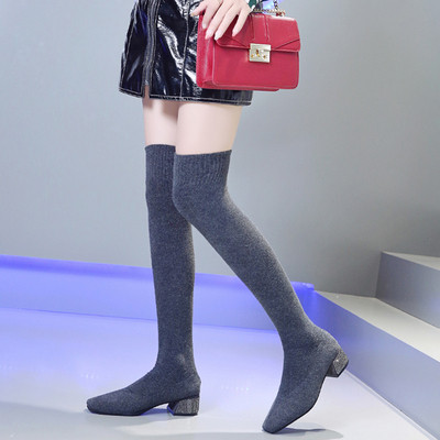 Modern női csizma vastag sarkú szürke és fekete színben