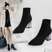 Κομψές γυναικείες μπότες - μυτερό μοντέλο παχύ τακούνι σε μαύρο χρώμα