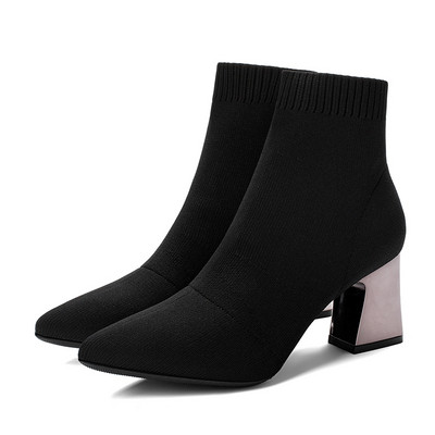 Κομψές γυναικείες μπότες - μυτερό μοντέλο παχύ τακούνι σε μαύρο χρώμα