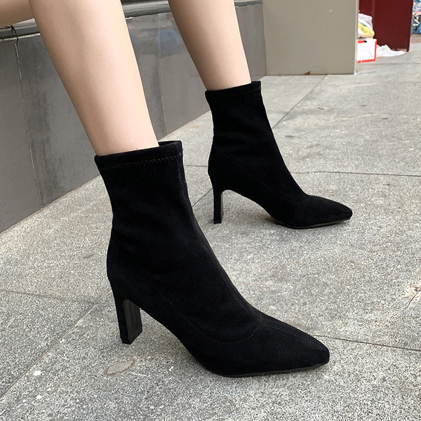 Cizme de damă elegante de piele intoarsa in negru, maro si bej