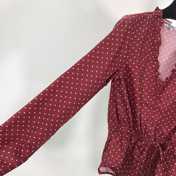 Női alkalmi sifon blúz spitz nyakkivágással és derékkötővel