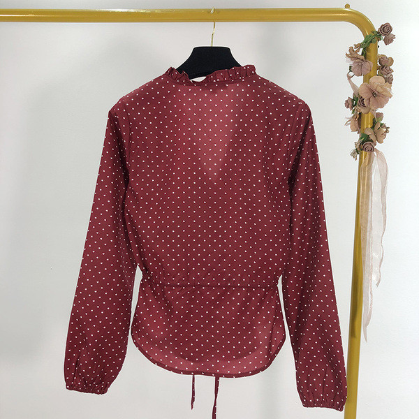 Női alkalmi sifon blúz spitz nyakkivágással és derékkötővel