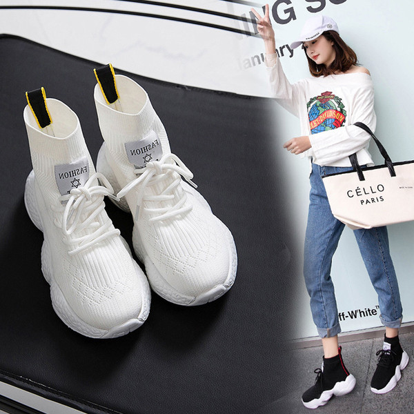 Κομψά γυναικεία αθλητικά πάνινα παπούτσια με δεσμούς σε μαύρο και άσπρο χρώμα