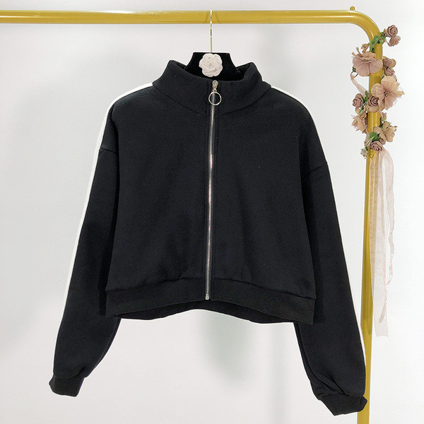 Κοντό γυναικείο φούτερ με φερμουάρ σε μαύρο χρώμα