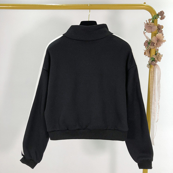 Κοντό γυναικείο φούτερ με φερμουάρ σε μαύρο χρώμα