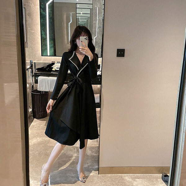 Rochie de dama model nou cu decolteu si cravate in negru