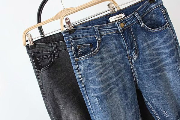 Blugi lungi de damă casual cu motive rupte în albastru și negru