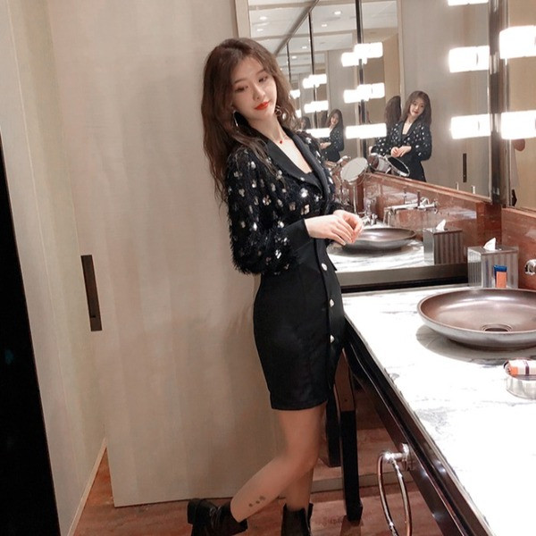 Стилна дамска рокля с дълъг ръкав и пайети в черен цвят